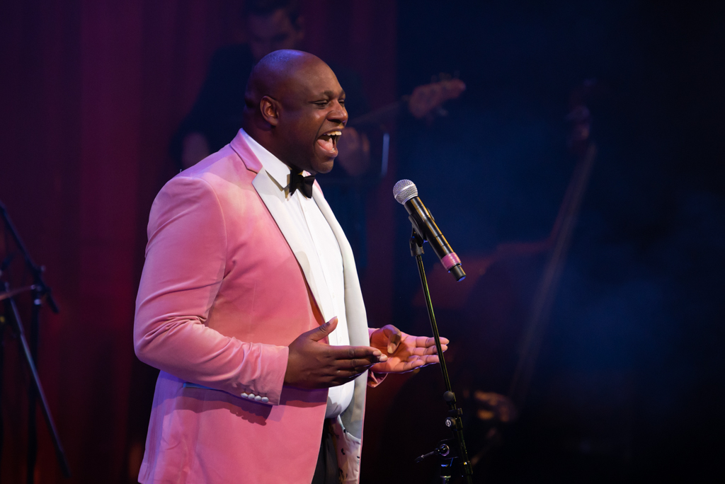 Kenny Thompson in The Everyman Christmas Cabaret Photo by Brian Roberts