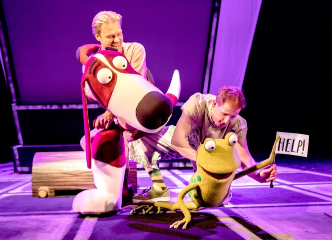 (L-R) Darren Seed as Dog and John Winchester as Frog in Oi Frog & Friends! (Pamela Raith Photography)