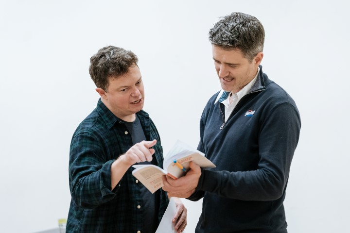 Director Anthony Banks with Tom Chambers in rehearsals for Dial M for Murder © Manuel Harlan