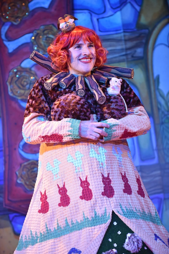Francis Tucker as Polly in Beauty & the Beast (c) Robert Day