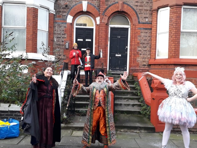 Everyman & Playhouse and Mersey Care’s Life Rooms team bring some doorstep Christmas cheer to members of the community.