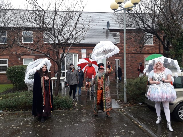 Everyman & Playhouse and Mersey Care’s Life Rooms team bring some doorstep Christmas cheer to members of the community.
