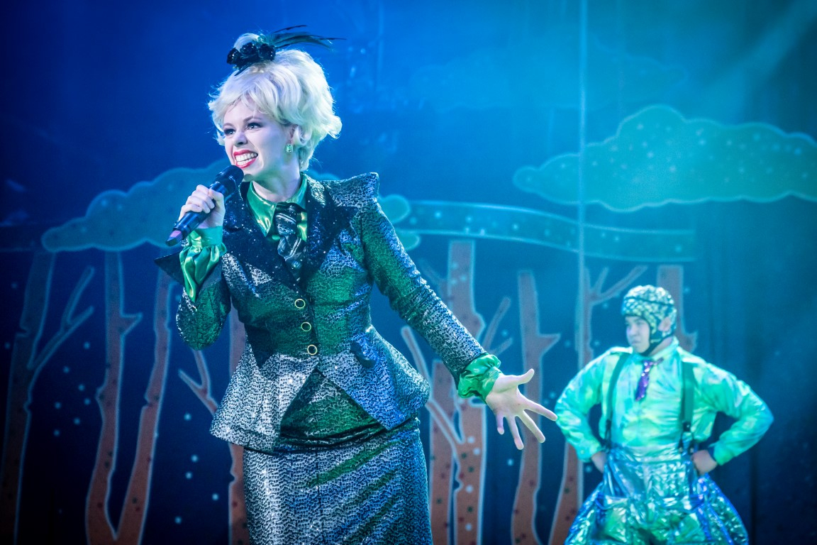 The Rock 'N' Roll panto Red Riding Hood, Jennifer Hynes as Lady Lucille De Ville © Marc Brenner
