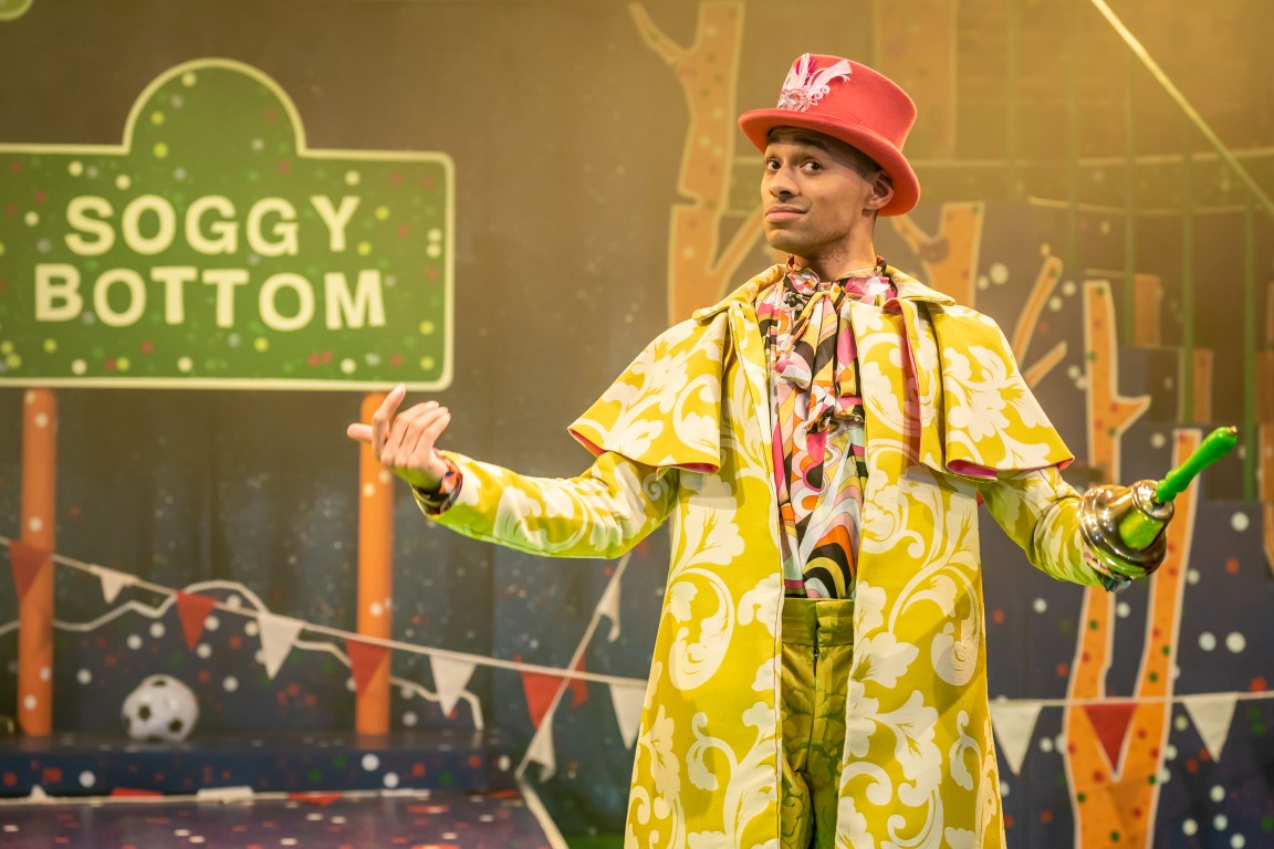 The Rock 'N' Roll panto Red Riding Hood, Rob Green as Town Crier © Marc Brenner