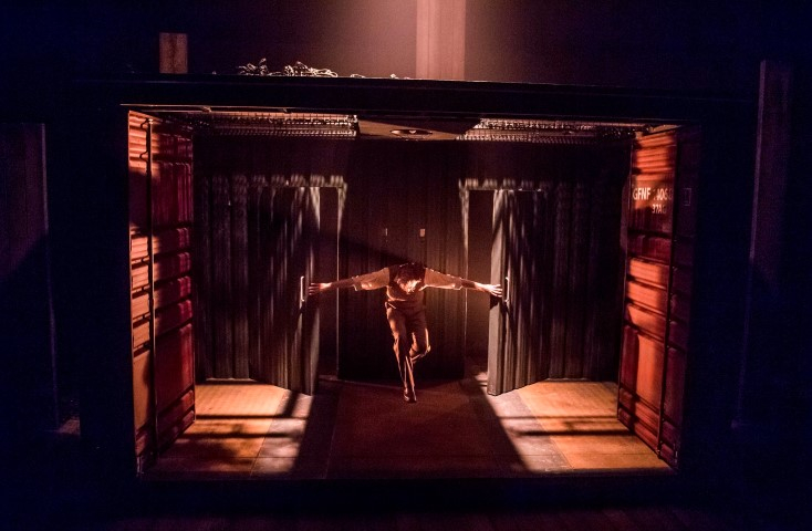 The Unreturning (Frantic Assembly). Photograph by Tristram Kenton.